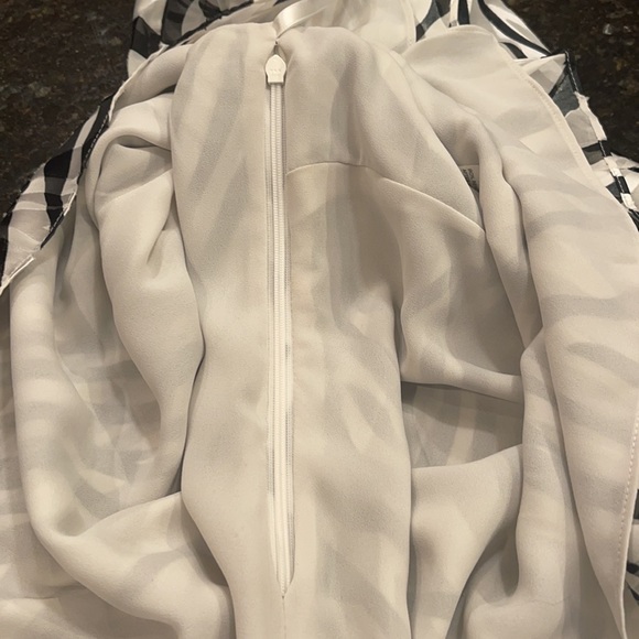 EUC White House Black Market Zebra One Shoulder Blouse - Picture 9 of 9